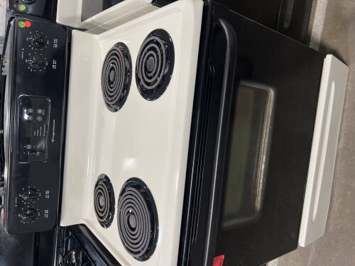 Frigidaire Frigidaire Electric Stove 